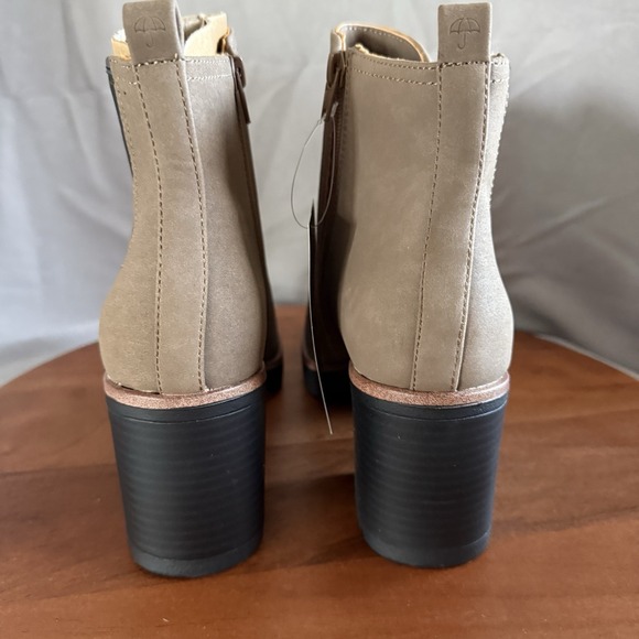 Naturalizer Womens Madalynn Gore Chelsea Boots  11 Medium Water Repellant NEW - Picture 3 of 15